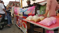 Ini salah satu menu yang bisa kamu nikmati di pasar takjil ini.