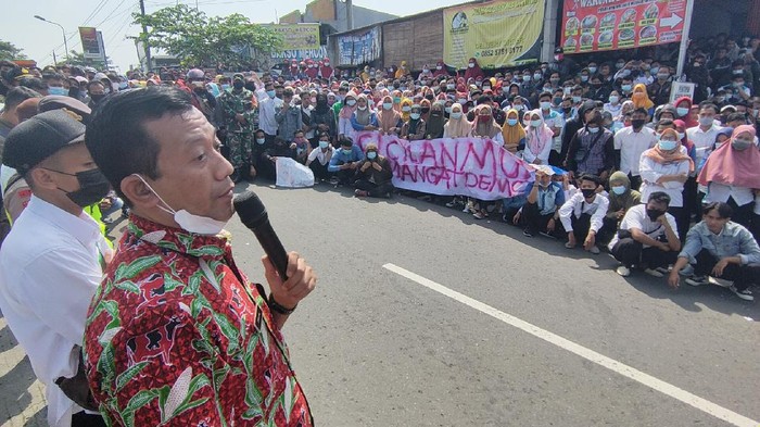 Buruh anak usaha Pan Brothers demo