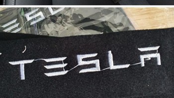 Yang ini jahitannya acak-acakan. Tesla lho padahal... Foto: Brightside