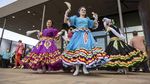Gemulai Penari Meksiko di Festival Cinco de Mayo