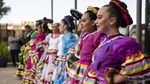 Gemulai Penari Meksiko di Festival Cinco de Mayo