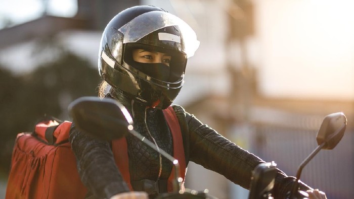 Delivery woman - motogirl
