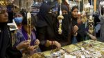 Jelang Lockdown Warga Pakistan Serbu Pasar