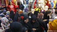 Jelang Idul Fitri pasar diRawalpindi, Paskistan diserbu pembeli sayangnya mereka tidak taat porokes. Liburan idul fitri  mendatang Pemerintah Pakistan akan memberlakukan Lockdown selama 9 hari, 8 mei hingga 16 mei untuk menahan laju wabah covid 19, Rabu (5/4/2021)