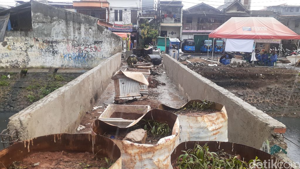 Jembatan Kota Paris di Johar Baru Jakpus dibangun menjadi taman. 6 Mei 2021. (Afzal Nur Iman/detikcom)
