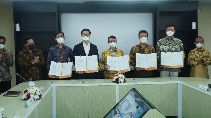 PT Industri Baterai Indonesia atau Indonesia Battery Corporation (IBC) telah menandatangani Heads of Agreement (HoA) terkait proyek investasi pabrik baterai kendaraan listrik dengan Konsorsium Baterai LG dari Korea Selatan.