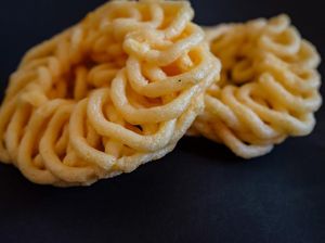 Kerupuk Vs Keripik, Mana Sih yang Lebih Memicu Hipertensi?