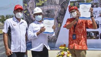 Menparekraf Sandiaga Salahuddin Uno saat meninjau pembangunan Sirkuit Internasional Mandalika mengaku optimis keberadaan Sirkuit Internasional Mandalika di Lombok Tengah, Nusa Tenggara Barat (NTB) pada Kamis (6/5/2021) dapat menjadi awal kebangkitan ekonomi Indonesia. ANTARA FOTO/Ahmad Subaidi  