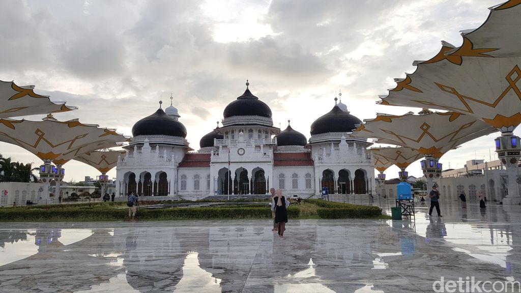 Masjid Raya Baiturrahman di Banda Aceh
