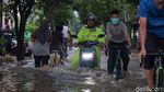 Melihat Lagi Jalanan Komplek Pamulang yang Tergenang