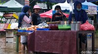 Bazar Ramadhan yang menjual takjil tetap dikunjungi warga. Ada beberapa pedagang yang masih berjualan.