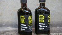 Pilihannya antara lain kopi Bali, Papua Wamena, Jawa Barat, Sumatera Aceh Gayo, Flores, hingga Sulawesi Toraja. Biji kopi Indonesia ini juga bisa dibeli online via marketplace dalam kemasan 250 gram. Harganya mulai dari Rp121.000.  