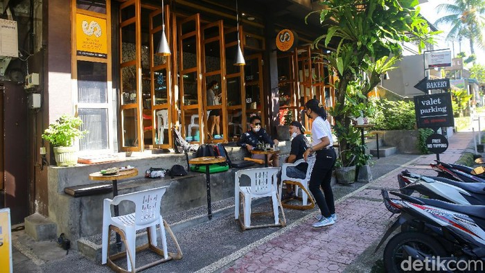 Menjajal Kopi Lokal di Seniman Coffee Tim detik bersama tim roadtrip Hyundai Ioniq Electric Car kali ini mencicipi kopi di Seniman Coffe yang terletak di Ubud, Bali.