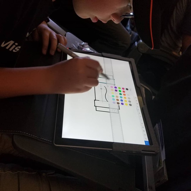 Dilaporkan bahwa Mike bahka sudah mendapatkan berbagai tawaran kerja. Anak itu juga menerima ajakan kerjasama untuk membangun startup-nya, Reflect Social. Berdasarkan situsnya, startup tersebut mengombinasikan media sosial dengan alat Internet of Things (loT) untuk membuat pengalaman dinamika sosial yang baru. Foto: Instagram @mike_aighost