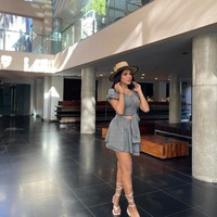 Selebgram Millen Cyrus pamer penampilan seksinya saat berlibur ke Bali. Pilihan busananya itu memancing kritikan netizen.  Foto: dok. Instagram/@millencyrus