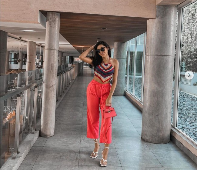 Di bulan puasa ini Millen malah mengumbar banyak kulitnya. Tidak sedikit netizen yang berkomentar bahwa selebgram 21 tahun itu tidak menghormati bulan puasa.  Foto: dok. Instagram/@millencyrus