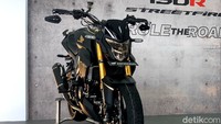 Konsep kekar pun senada dengan penggunaan separeted function fork BIG Piston (SFF-BF) suspensi depan terbalik (upside-down) yang digunakan pada CBR150R dan ZX-25R berukuran diameter 37 mm. Foto: Ridwan Arifin