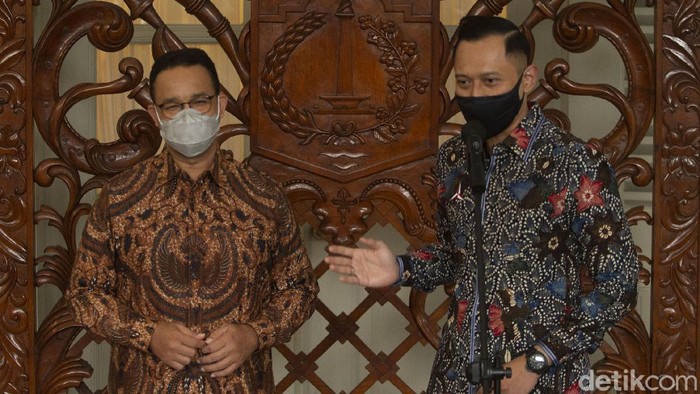 Momen Nostalgia AHY dan Anies Baswedan di Balai Kota Ketua Umum Agus Harimurti Yudhoyono (AHY) menyebut pertemuan dengan Gubernur DKI Anies Baswedan sebagai nostalgia.