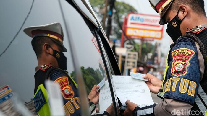 Pemerintah melarang mudik 2021 mulai hari ini. Titik penyekatan disiapkan untuk menjaring pemudik. Seperti apa suasananya?