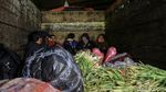 Truk Sayur yang Angkut Pemudik Diamankan di Tol Cikarang Barat