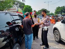 5 Mobil Pelat Malang hingga Bali Diputar Balik di Exit Tol Gunungsari