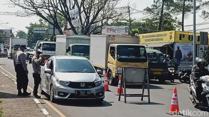 Penyekatan pemudik di Cibiru Bandung