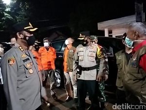Disekat Polisi di Kuningan, Kendaraan Pemudik Ditempeli Stiker