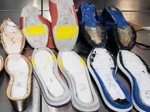 Wanita Muda Ditangkap di Bandara, Coba Selundupkan Kokain di Sepatu