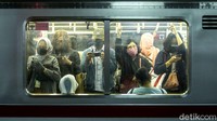 KAI Commuter melakukan pembatasan operasional KRL di masa Lebaran 2021.