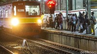 Jam operasional KRL Jabodetabek berubah mulai 6-17 Mei 2021.