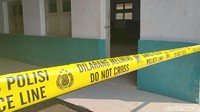 Sementara itu, dalam pengamatan detikcom di lokasi kejadian, ruangan TPQ, sudah diberi garis polisi.   