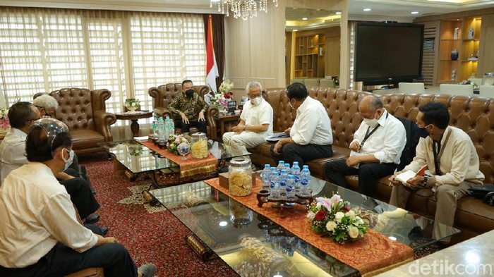 Forum pensiunan Badan Usaha Milik Negara atau BUMN nasabah Jiwasraya mengadukan permasalahannya terkait asuransi Jiwasraya.