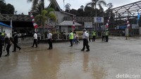Tak ada lagi area parkir tempat mobil atau sepeda motor antre sembari menunggu proses pemeriksaan perbatasan yang tampak kumuh seperti dulu. Foto: PLBN Entikong (Edward Febriyati)