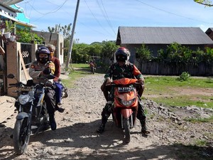 Giatkan Vaksinasi, Begini Upaya Petugas di Kabupaten Bima Bujuk Lansia
