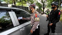Penyekatan diperketat dengan beberapa personel bersenjata lengkap.