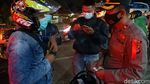 Polisi Putar Balik Puluhan Kendaraan di Karawang