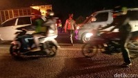 Adapun sebagian yang diloloskan dalam penyekatan, dikarenakan akan mengunjungi orang tuanya yang sakit.