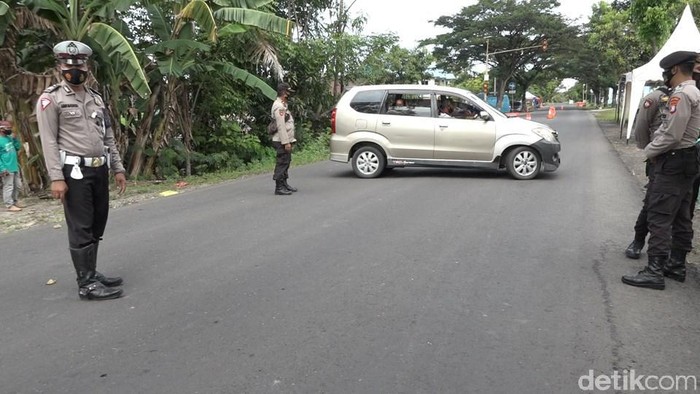Polisi Putar Balik Puluhan Warga Nekat Mudik di Jalinsum Sumut-Aceh.