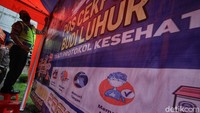 Petugas yang berjaga di pos cek poin ini akan menegakkan protokol kesehatan pencegahan COVID-19.