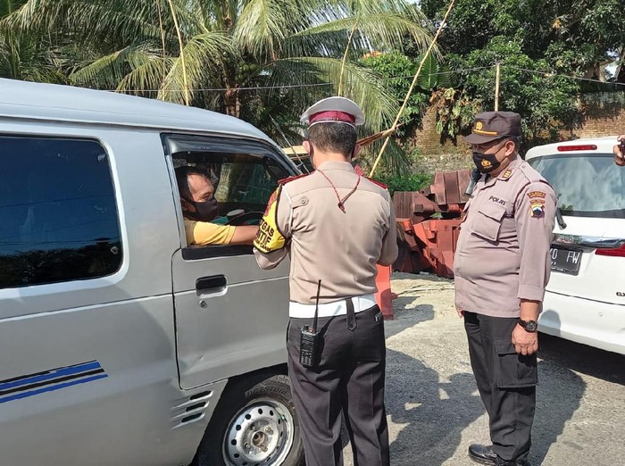Pospam penyekatan mudik 2021 di Ajibarang, Banyumas, Kamis (6/5/2021).
