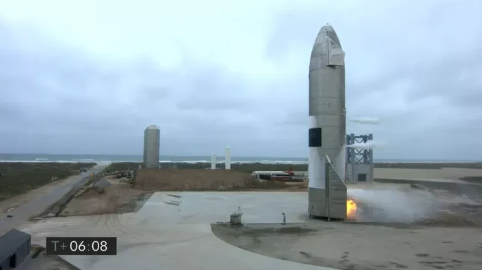 Prototipe roket Starship berhasil mendarat untuk pertama kalinya