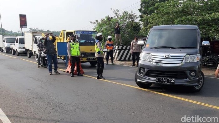 Ratusan kendaraan pemudik diputar balik di Cianjur