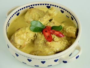 Resep Opor Ayam Lebaran Bumbu Praktis yang Rasanya Gurih Mantap
