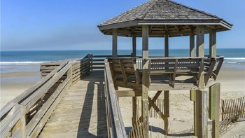 Pemandangan gazebo lebih dekat. Bill Gates menyatakan bahwa Winblad bisa menghadirkan humor dan kesenangan bagi dia, bahkan di situasi yang sangat serius sekalipun. Foto: dok. TruPlace Premium Property Visual