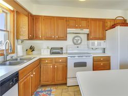 Potret Sarang Cinta Rahasia Bill Gates dan Mantannya