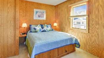 Satu dari empat kamar tidur. Tentu tidak diketahui bagaimana mereka tidur di rumah ini, apakah di kamar yang terpisah atau tidak. Foto: dok. TruPlace Premium Property Visual