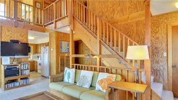 Pemandangan lain dari ruang tamu. Winblad mengatakan masa pacarannya dengan Bill Gates cukup singkat, tapi penuh kenangan. Foto: dok. TruPlace Premium Property Visual