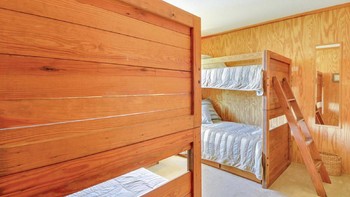 Ada tempat tidur tingkat. Rumah Winblad ini tampaknya bisa dijadikan rumah musim panas dengan banyak orang. Foto: dok TruPlace Premium Property Visual