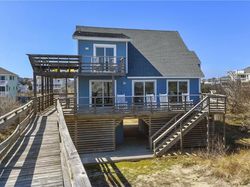 Potret Sarang Cinta Rahasia Bill Gates dan Mantannya