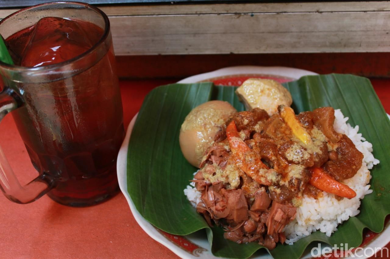 Sedep Mlekoh! 5 Nasi Gudeg Khas Jogja dengan Lauk Lengkap